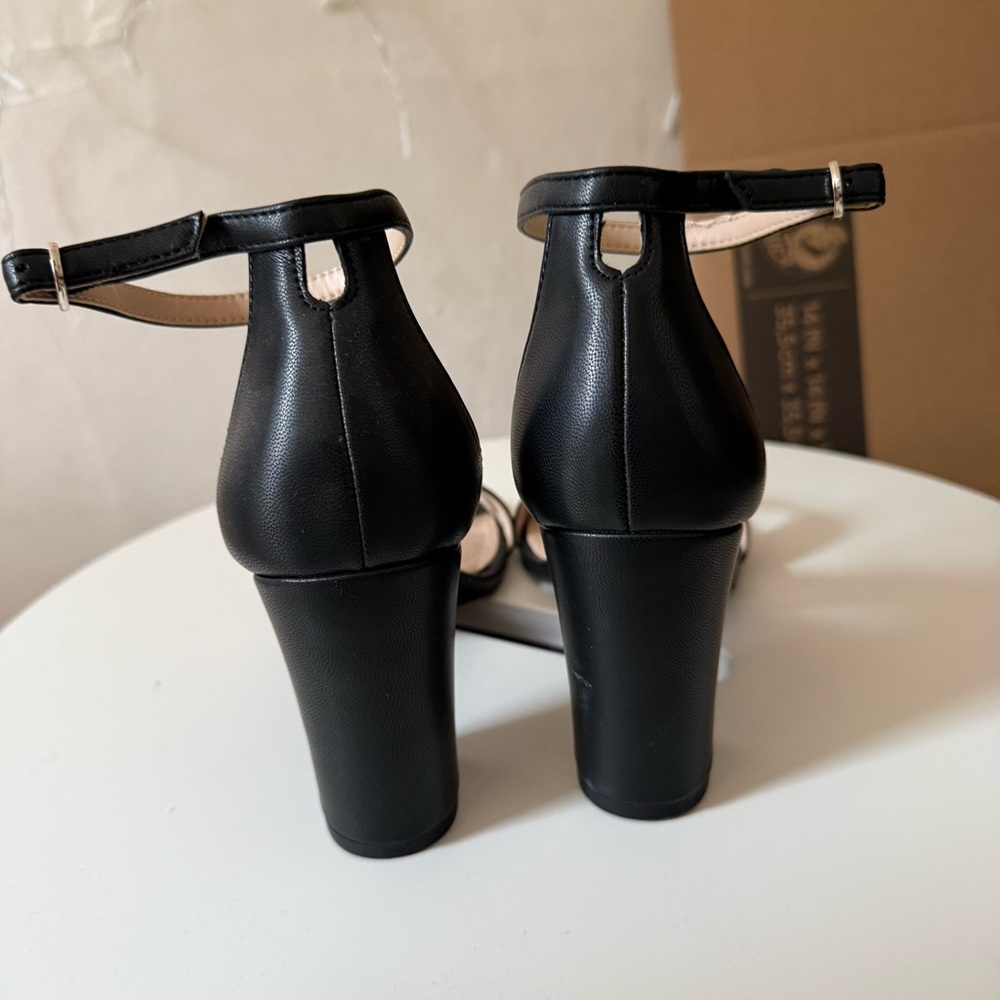 Black Heels - Picture 5 of 5